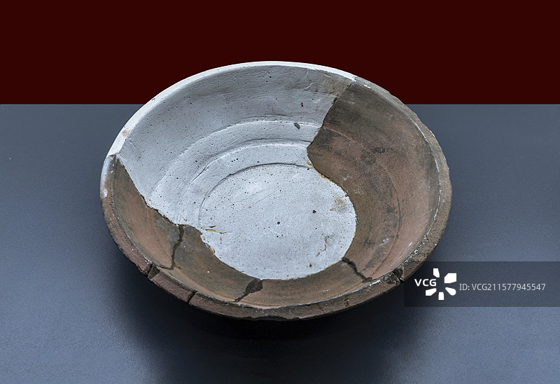 贵州省博物馆多彩贵州历史文化展：陶碗（汉晋，陶，习水土城袁家坳崖墓出土，贵州省博物馆藏）图片素材