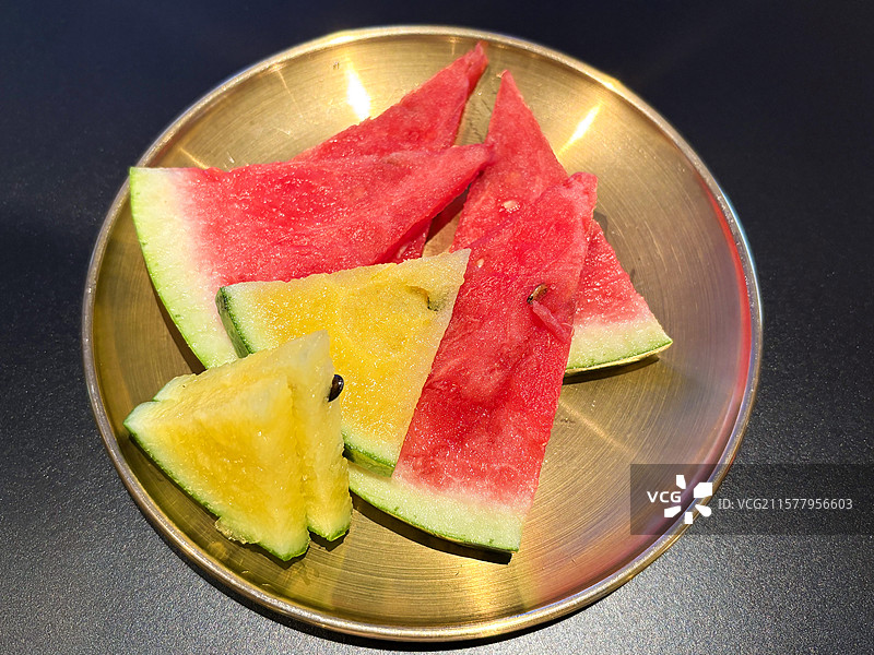 黄西瓜红西瓜拼盘图片素材