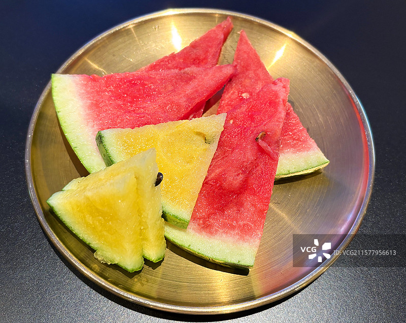 黄西瓜红西瓜拼盘图片素材