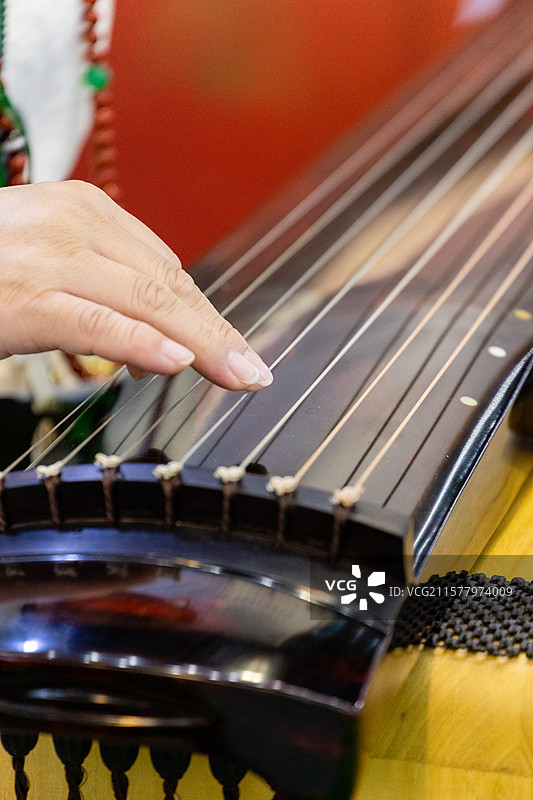 古琴表演特写图片素材