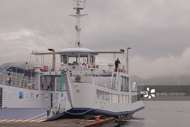 日本高滨海岸的渡轮图片素材