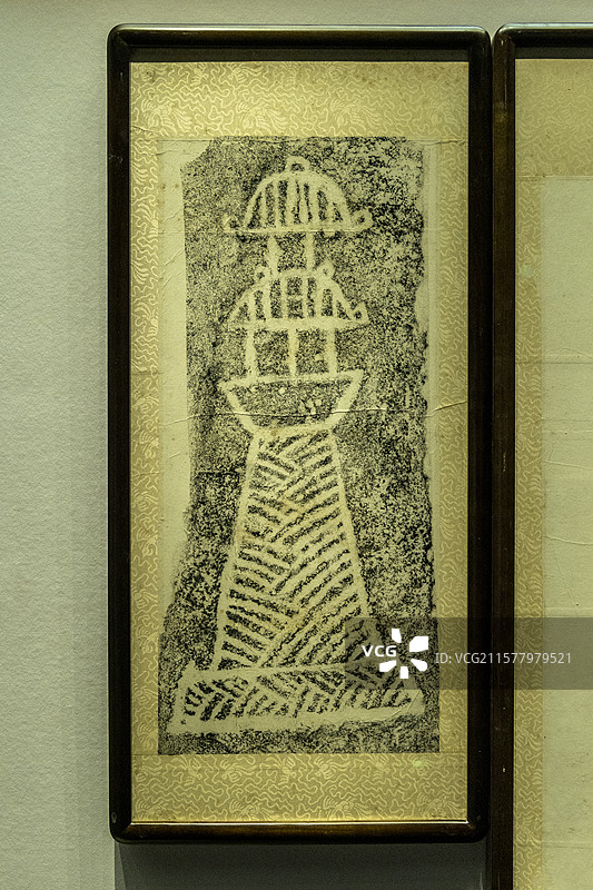 贵州省博物馆：“麦孟京娄石”崖墓石刻拓片（蜀汉，习水三岔河。“麦孟京娄石”五字刻于M5墓门一侧）图片素材