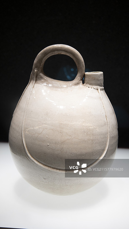 辽代 白釉提梁壶 内蒙古博物院图片素材