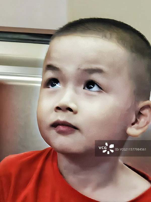 男孩的眼神光图片素材