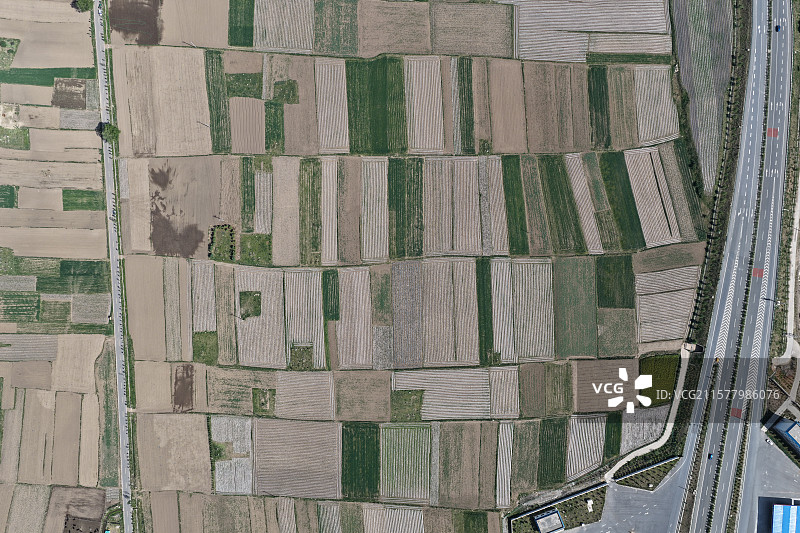 航拍青海省张汶高速圆山服务区附近景色图片素材