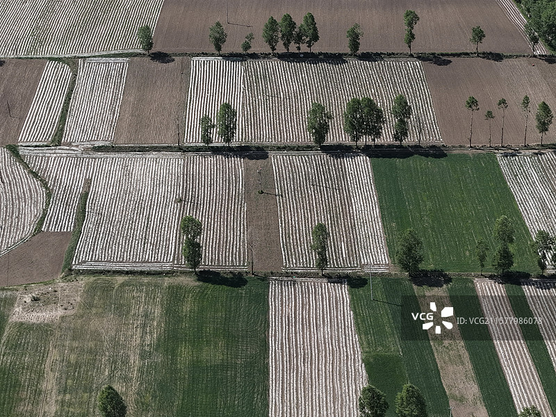 航拍青海省张汶高速圆山服务区附近景色图片素材