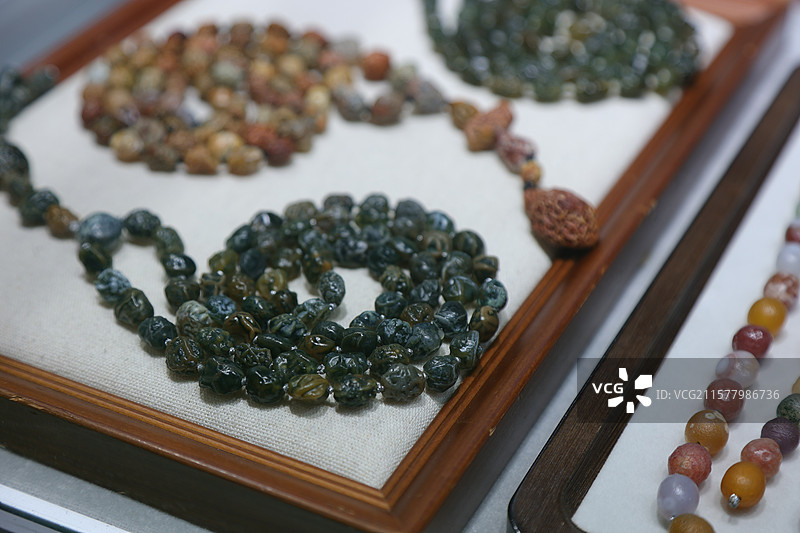 多彩玛瑙蜜蜡水晶珠子手串项链文玩图片素材