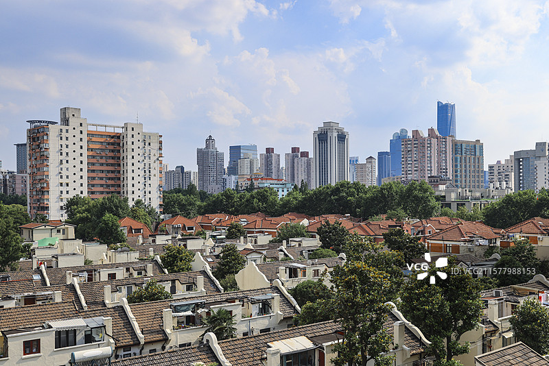 老上海的红色屋顶城市天际线图片素材