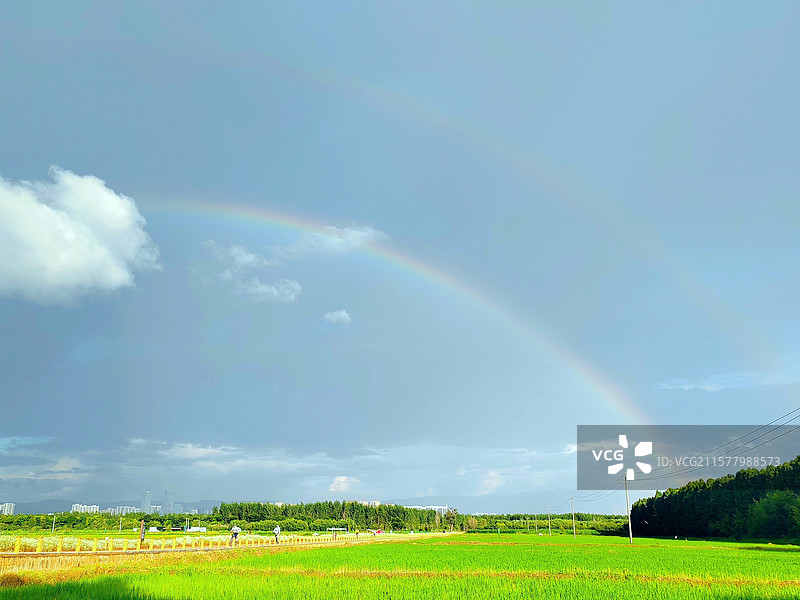 雨后江尾村图片素材