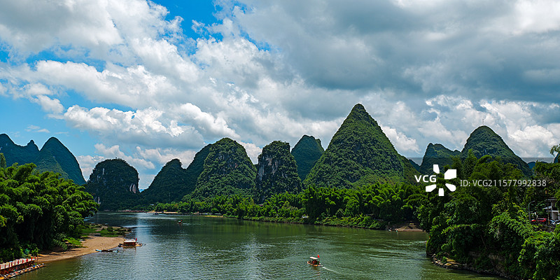 千峰叠翠云边卧，一水澄波画里流（漓江阳朔大桥、兴坪段风光）图片素材
