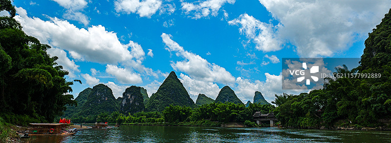 千峰叠翠云边卧，一水澄波画里流（漓江阳朔大桥、兴坪段风光）图片素材