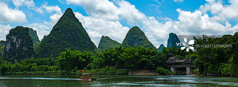 千峰叠翠云边卧，一水澄波画里流（漓江阳朔大桥、兴坪段风光）图片素材