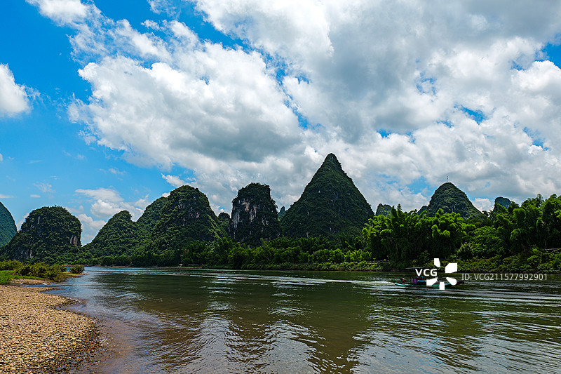 千峰叠翠云边卧，一水澄波画里流（漓江阳朔大桥、兴坪段风光）图片素材