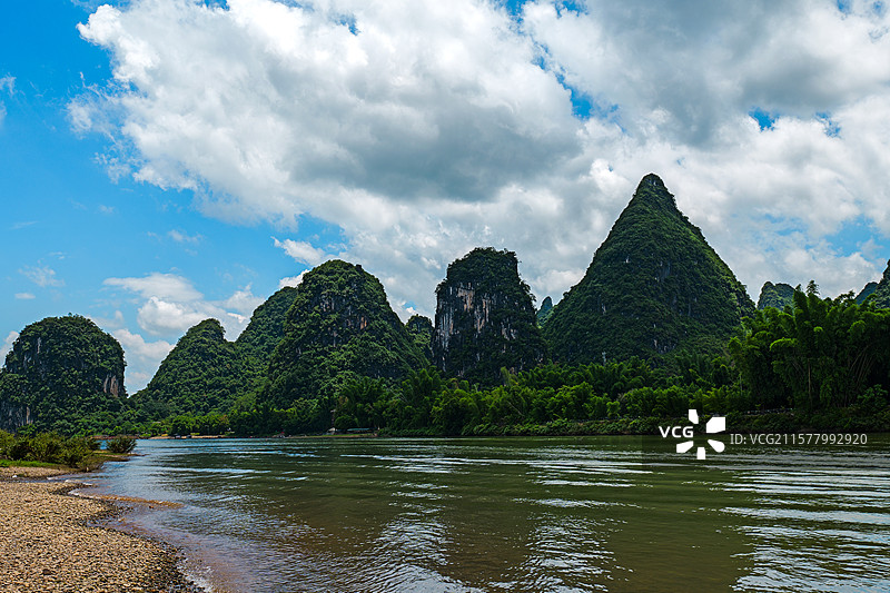 千峰叠翠云边卧，一水澄波画里流（漓江阳朔大桥、兴坪段风光）图片素材