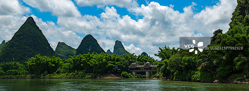 千峰叠翠云边卧，一水澄波画里流（漓江阳朔大桥、兴坪段风光）图片素材