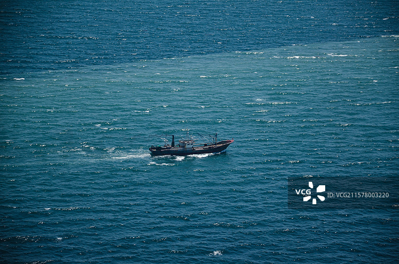 海上船只；航海；湛蓝大海图片素材