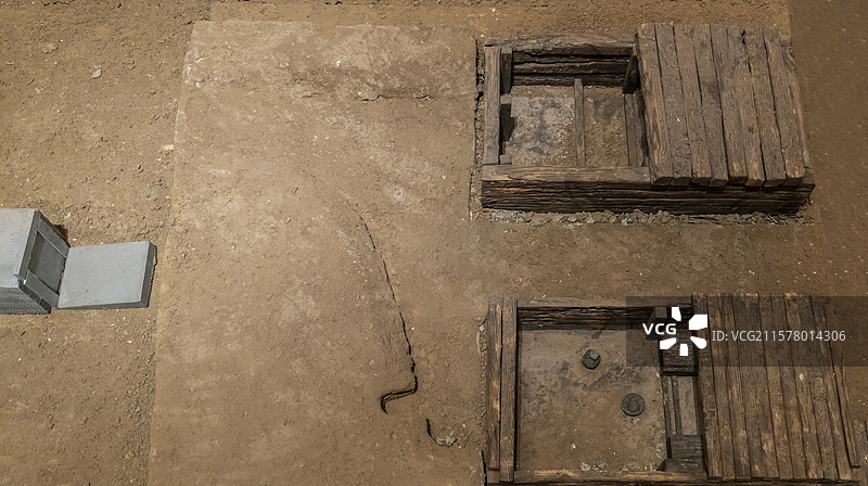 内蒙古包头市博物馆古代史展厅：召湾47号墓模型（召湾47号墓位于包头市九原区麻池镇召湾）图片素材