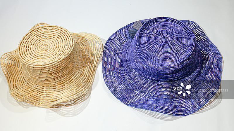藤编草编手工编织帽子工艺图片素材