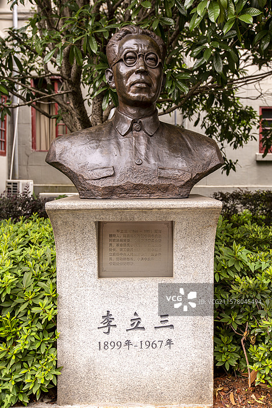 南昌八一起义纪念馆内的李立三雕像景观图片素材