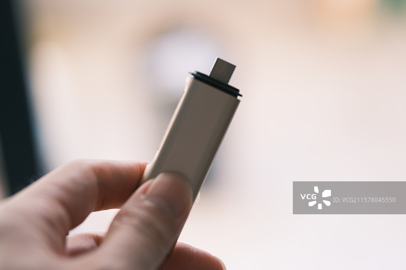 手持 Type - C 金属便携数码配件图片素材