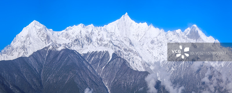 云南省迪庆州德钦县“梅里雪山”风光图片素材