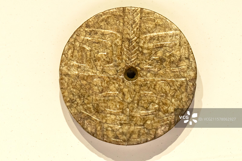 河南安阳殷墟博物馆兽面纹玉纺轮晚商1977年安阳安钢M701出土中国社会科学院考古研究所藏品图片素材