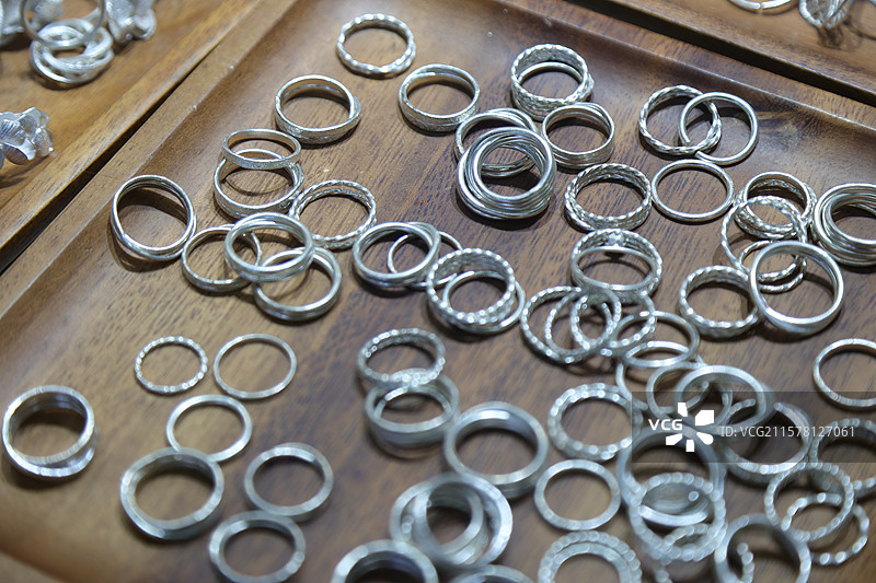 各种各样的纯银戒指图片素材