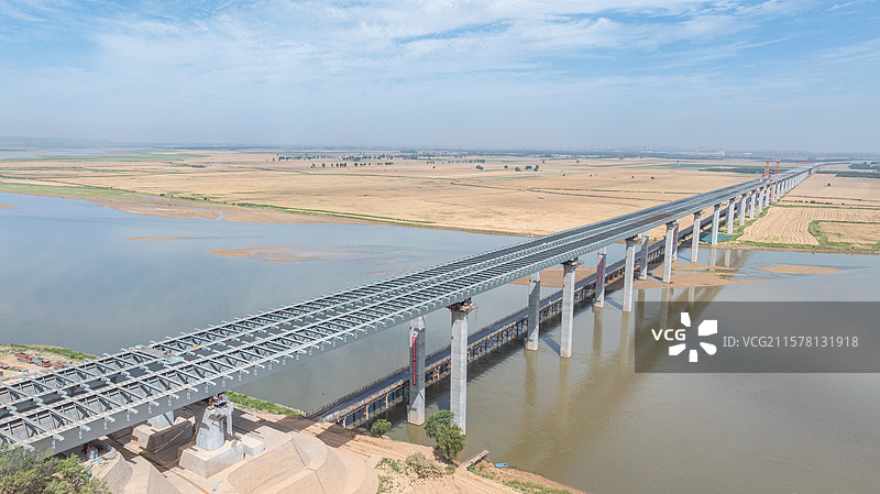 河南省焦作市孟州市在建沁伊高速公路跨黄河立交桥图片素材