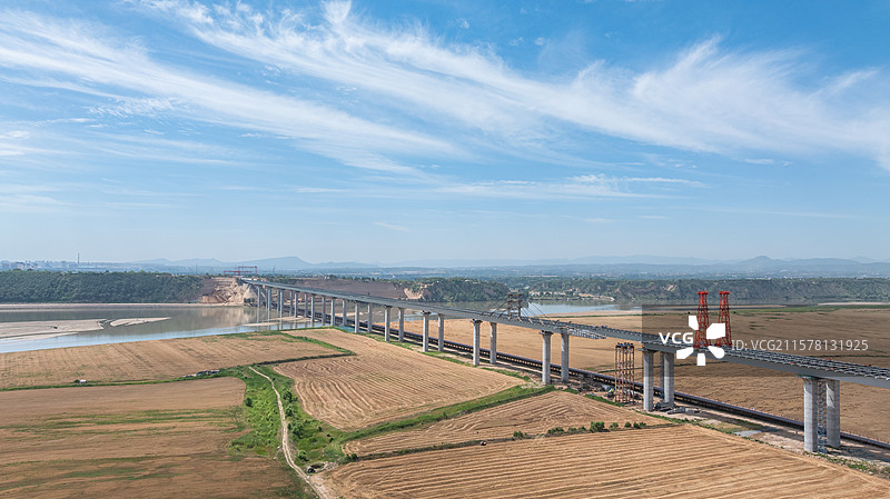 河南省焦作市孟州市在建沁伊高速公路跨黄河立交桥图片素材