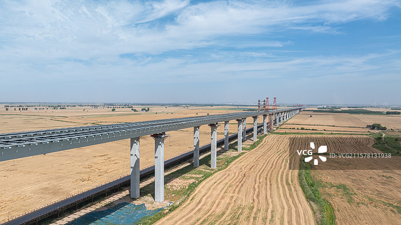 河南省焦作市孟州市在建沁伊高速公路跨黄河立交桥图片素材