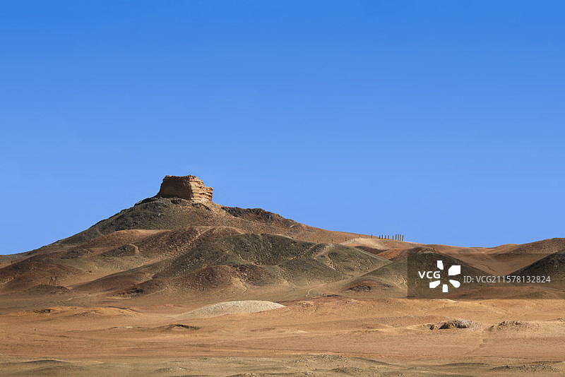 戈壁滩荒漠古城的遗迹图片素材