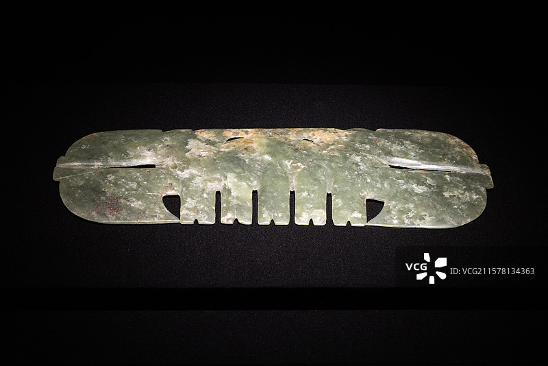 上海博物馆龙腾中国红山文化古国文明考古特展勾云形玉器 红山文化 牛河梁遗址第二地点一号冢27号墓图片素材