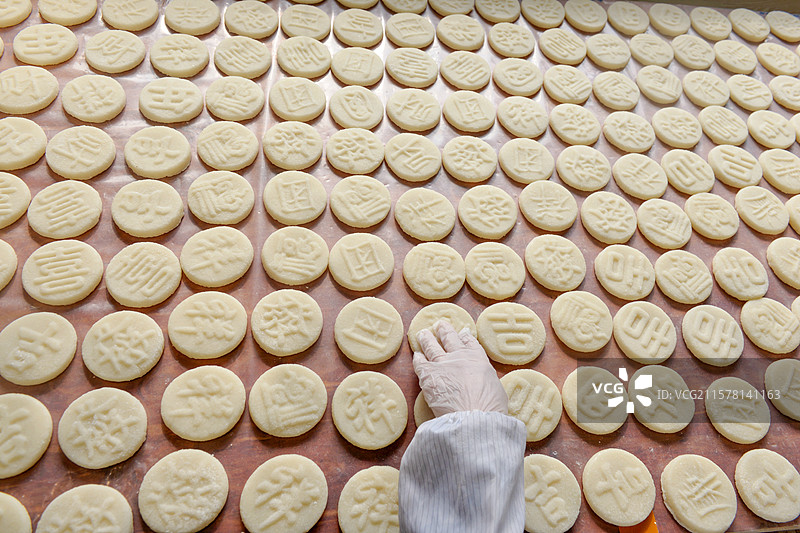 农村新年新春打糍粑做糍粑图片素材