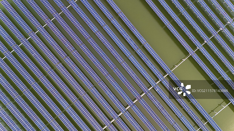 福建漳州漳浦水上太阳能电池板阵列图片素材