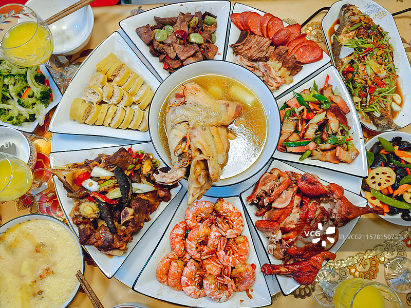 新春 购物 新年 年货 年夜饭 氛围 布置 过年 红色 团员 美食 食欲图片素材