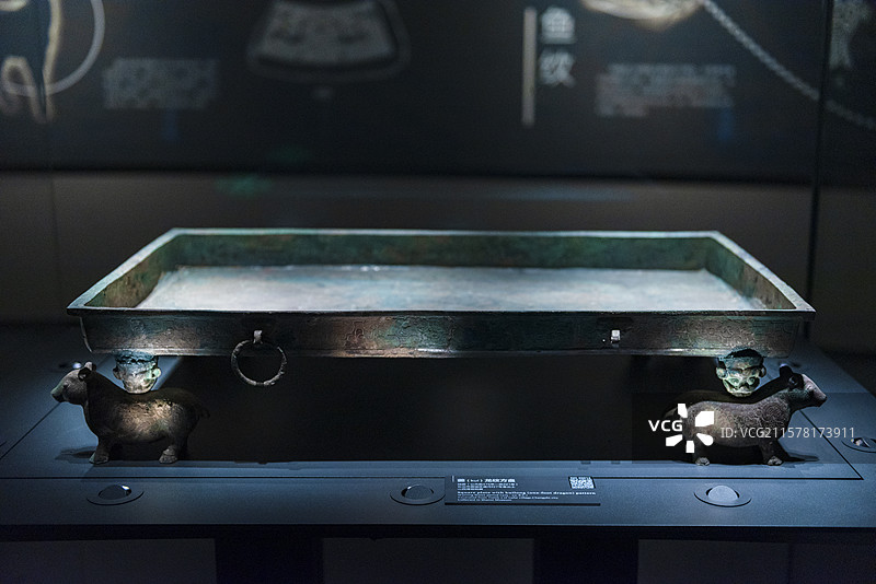 夔龙纹方盘 战国时期 长治市潞城区潞河村7号墓出土 山西博物馆藏图片素材