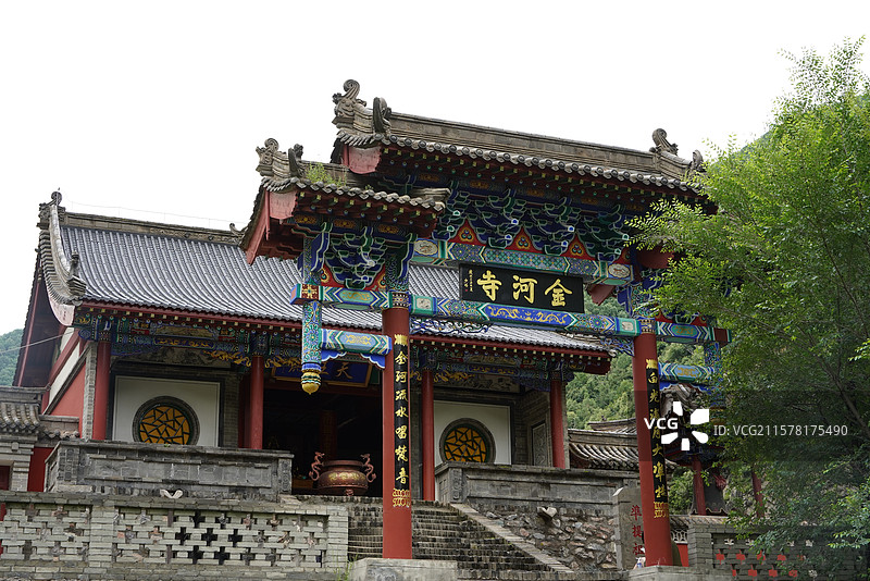 河北省张家口市蔚县涿鹿县小五台山风景区金河口自然风景区高山峡谷金河寺山门牌楼图片素材