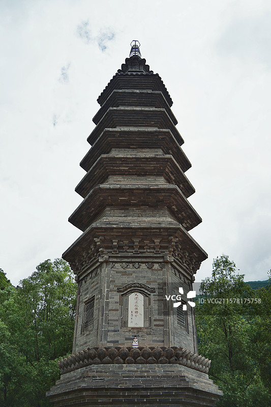 河北张家口蔚县涿鹿县小五台山金河口自然风景区高山峡谷金河寺辽代道辰祖师法幢和尚圆通法师佛像雕像佛塔图片素材