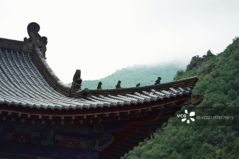 河北省张家口市蔚县涿鹿县小五台山风景区金河口自然风景区高山峡谷金河寺房檐五脊六兽云海森林图片素材