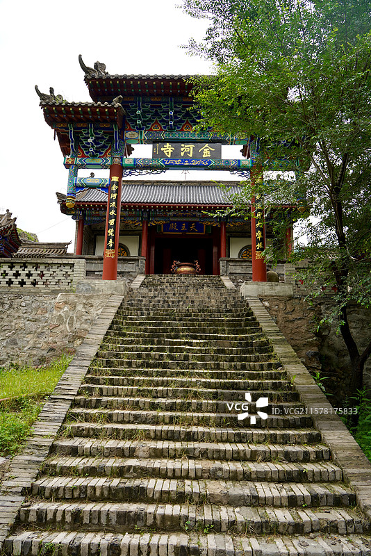 河北省张家口市蔚县涿鹿县小五台山风景区金河口自然风景区高山峡谷金河寺山门牌楼图片素材