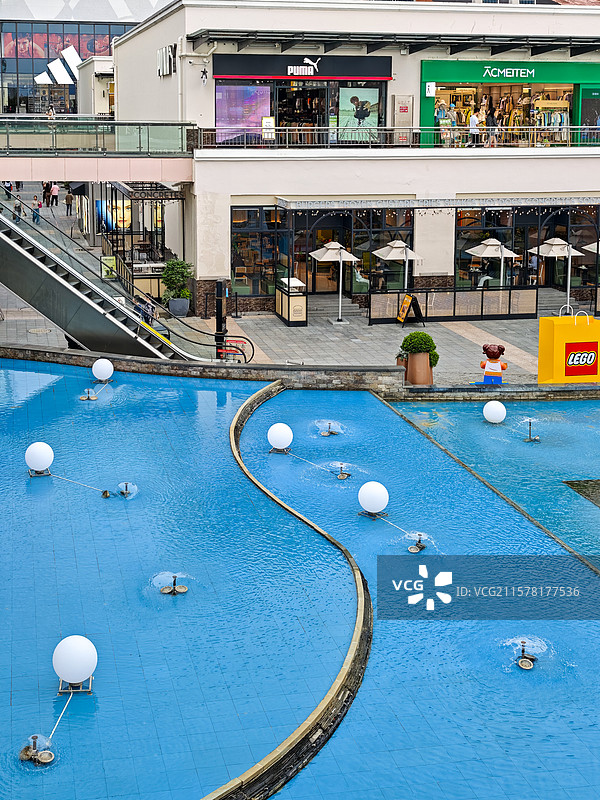 上海青浦百联奥特莱斯广场：时尚购物天堂图片素材