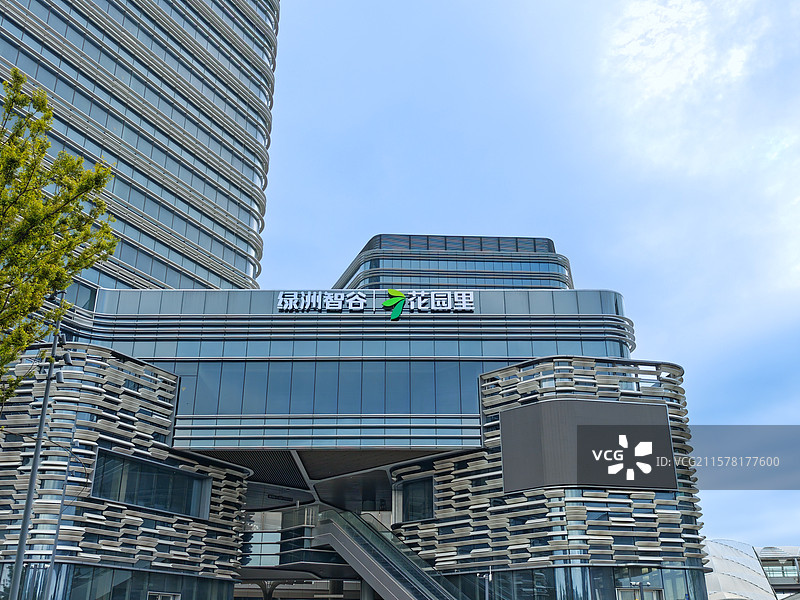 上海青浦赵巷绿洲智谷花园里南区图片素材