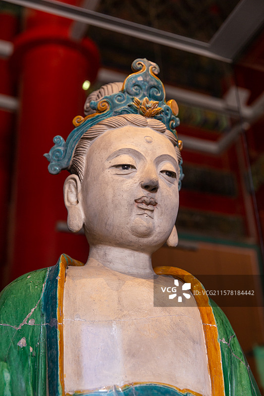 故宫慈宁宫雕塑馆明三彩琉璃普贤像图片素材