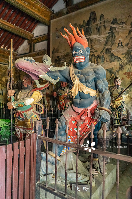 中国山东济南大明湖北极阁北极庙真武大帝两侧金童玉女和火将水将龟将蛇将护法神和十二神君和真武成道图壁画图片素材