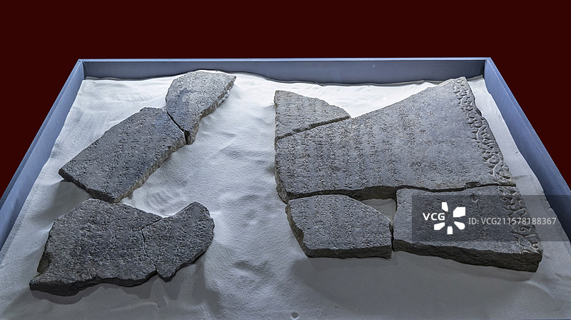 杨粲墓志（南宋，1957年出土于杨粲夫妇合葬墓，贵州省博物馆藏。出土时仅发现残石8块，残存300余字图片素材