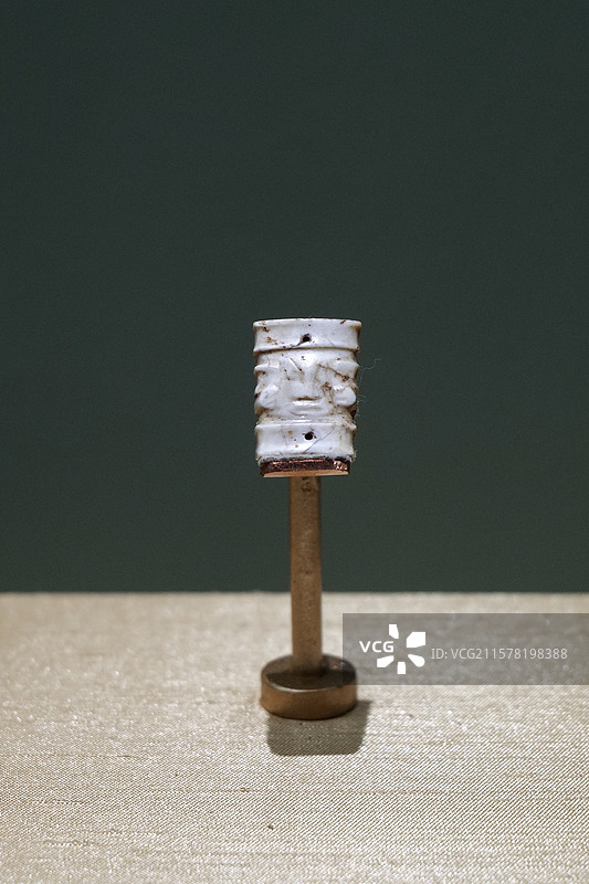 人面形饰 新石器时代 肖家屋脊文化 1955年湖北天门罗家柏岭出土 中国国家博物馆“中国古代玉器展”图片素材