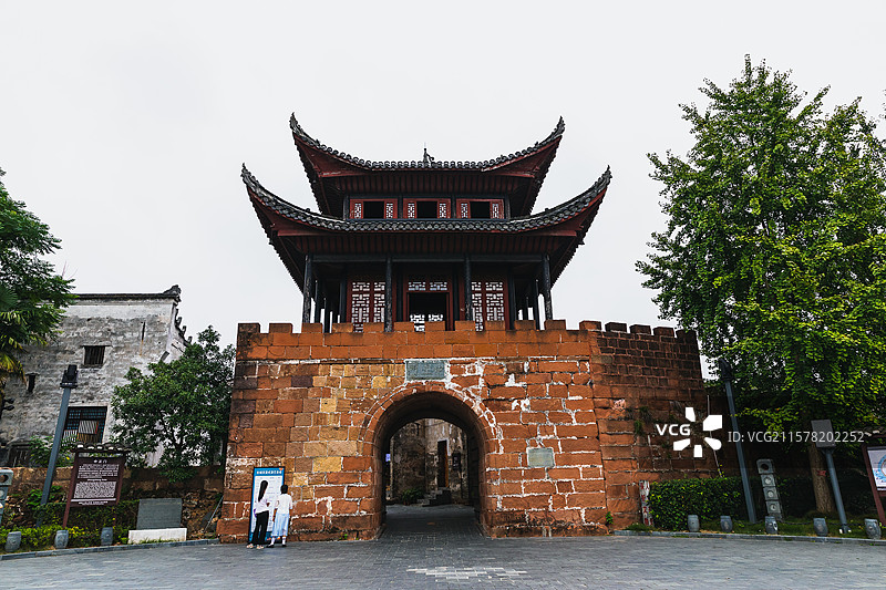 位于湖南省洪江市的黔阳古城是一座有着2200多年历史的文化名城，是全国保存最为完好的明清古城之一。图片素材