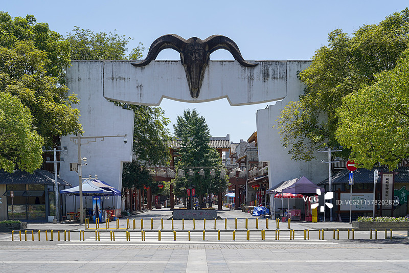 绵阳市北川羌城旅游区巴拿恰羌族羊角门图片素材