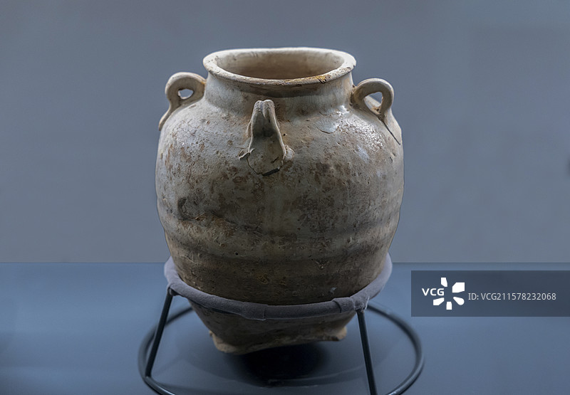 贵州省博物馆：青瓷四系罐（唐，瓷，赤水复兴马鞍山崖墓出土，贵州省文物考古研究所）图片素材