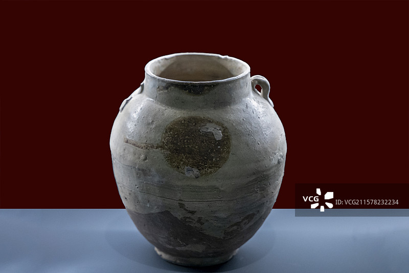 贵州省博物馆：青瓷双系罐（唐，瓷，赤水复兴马鞍山崖墓出土，贵州省文物考古研究所）图片素材